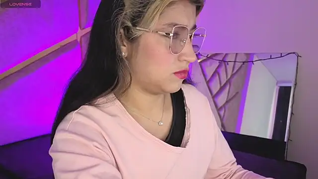 Snapshot of Dahiana_Dmour_ chatting on 02.23.26 Dahiana Dmour online show from 02.23.26