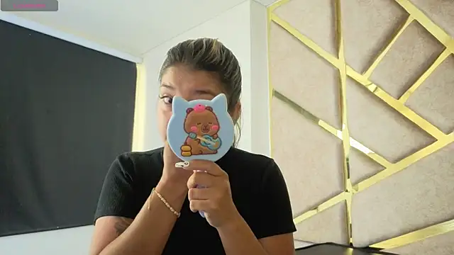 Snapshot of Dahiana_Dmour_ chatting on 04.23.26 Dahiana Dmour online show from 04.23.26