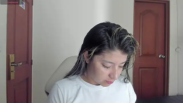 Snapshot of Dahiana_Dmour_ chatting on 05.30.26 Dahiana Dmour online show from 05.30.26
