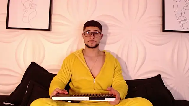 valenssio moretti online show from 03.13.26