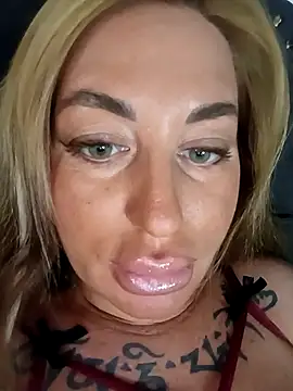 MiaMooly online show from 09.11.25