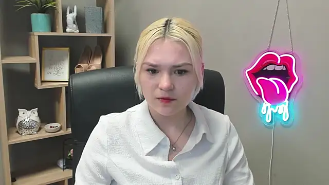 Snapshot of SweetLilyxo chatting on 02.27.26 SweetLilyxo online show from 02.27.26