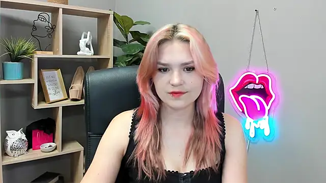 Snapshot of SweetLilyxo chatting on 06.26.26 SweetLilyxo online show from 06.26.26