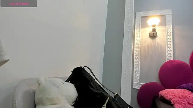 Snapshot of Raven_love chatting on 05.26.26 Raven love online show from 05.26.26
