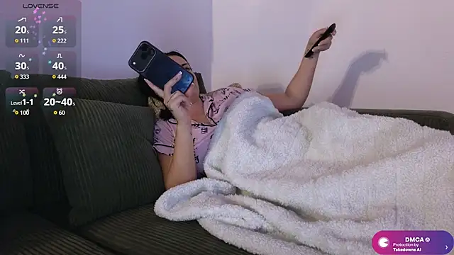 Snapshot of ViolettBaby chatting on 06.20.26 ViolettBaby online show from 06.20.26