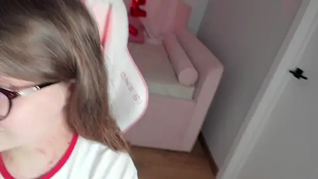 Snapshot of ChloeHalses chatting on 02.17.26 ChloeHalses online show from 02.17.26