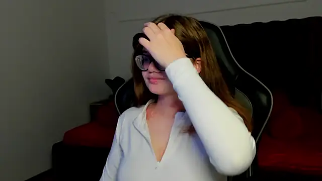 ChloeHalses online show from 04.12.26