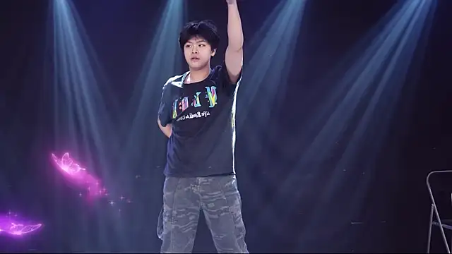 Snapshot of BTS-007 chatting on 04.02.26 BTS-007 online show from 04.02.26