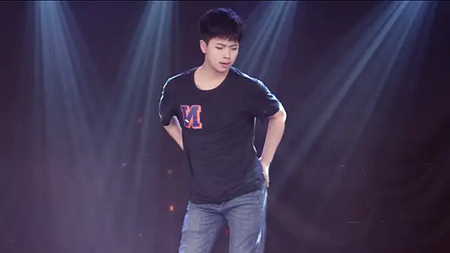 Snapshot of BTS-007 chatting on 04.07.26 BTS-007 online show from 04.07.26