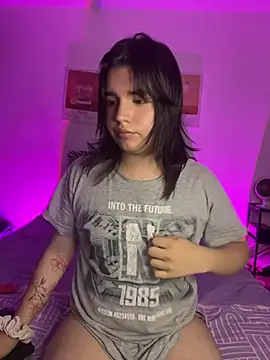 Daniellesins1 online show from 04.17.26