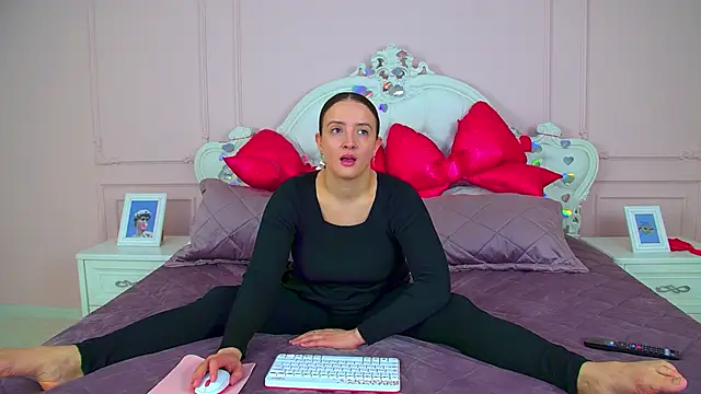 ElinaBellucci online show from 03.13.26