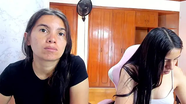 Snapshot of Emily_and_Soffy chatting on 03.03.26 Emily and Soffy online show from 03.03.26