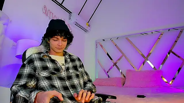 Snapshot of thanier_18 chatting on 03.31.26 thanier 18 online show from 03.31.26