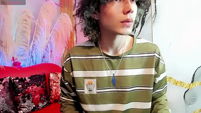 Snapshot of thanier_18 chatting on 05.23.26 thanier 18 online show from 05.23.26