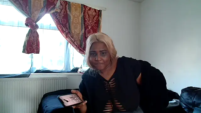 Snapshot of CurvySashia chatting on 02.24.26 CurvySashia online show from 02.24.26