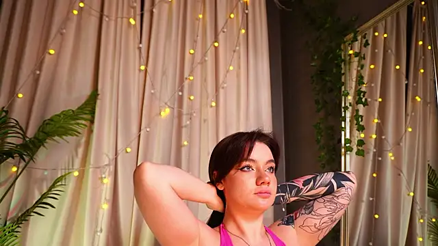 Snapshot of SinfulMoves chatting on 02.09.26 SinfulMoves online show from 02.09.26