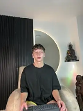 Snapshot of ARON_LUXX chatting on 02.08.26 ARON LUXX online show from 02.08.26