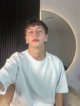 Snapshot of ARON_LUXX chatting on 02.10.26 ARON LUXX online show from 02.10.26