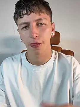 ARON LUXX online show from 03.31.26