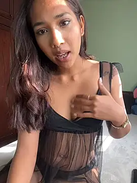 Snapshot of lyla_luv chatting on 02.20.26 lyla luv online show from 02.20.26