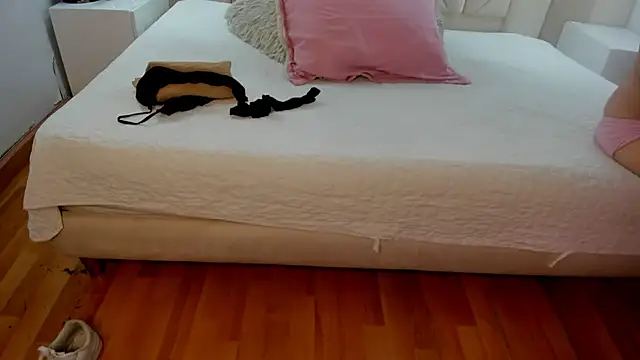 Raven Luxx online show from 04.10.26