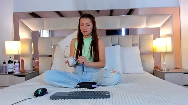 EloiseClairmont online show from 04.10.26