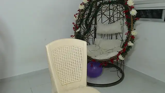 Snapshot of EllieConnor chatting on 06.22.26 EllieConnor online show from 06.22.26