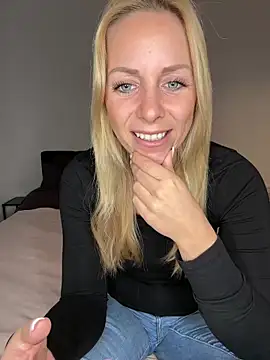 Snapshot of emily-becker22 chatting on 04.23.26 emily-becker22 online show from 04.23.26