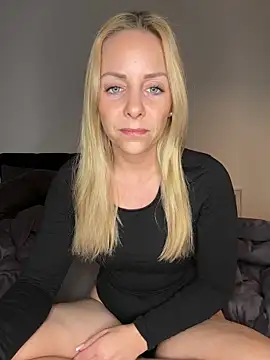 Snapshot of emily-becker22 chatting on 04.24.26 emily-becker22 online show from 04.24.26