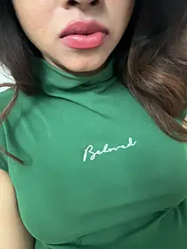 Snapshot of riya_sharma11 chatting on 02.15.26 riya sharma11 online show from 02.15.26