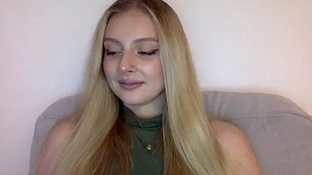 Snapshot of MayaWetDream chatting on 02.10.26 MayaWetDream online show from 02.10.26