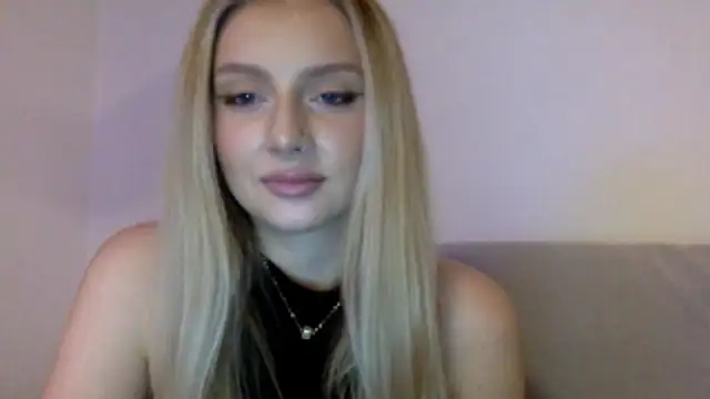 Snapshot of MayaWetDream chatting on 02.18.26 MayaWetDream online show from 02.18.26