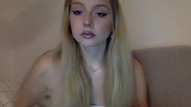 Snapshot of MayaWetDream chatting on 02.28.26 MayaWetDream online show from 02.28.26