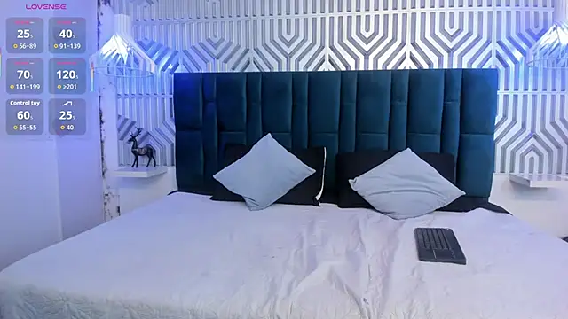 Snapshot of Naomi-Thompson chatting on 02.05.26 Naomi-Thompson online show from 02.05.26