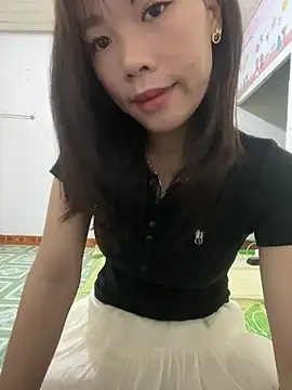 Snapshot of DoliceGirl2k chatting on 04.23.26 DoliceGirl2k online show from 04.23.26