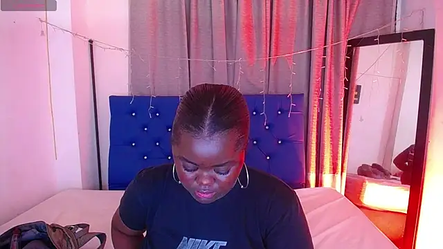 Snapshot of neighbor-ebony chatting on 07.11.26 neighbor-ebony online show from 07.11.26