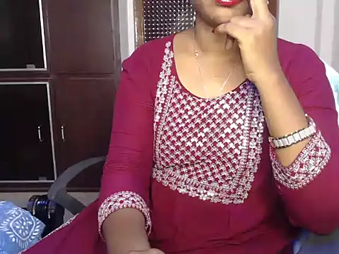 Snapshot of VixenNandhu chatting on 04.18.26 VixenNandhu online show from 04.18.26