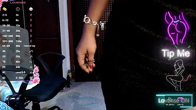 Snapshot of VixenNandhu chatting on 04.19.26 VixenNandhu online show from 04.19.26