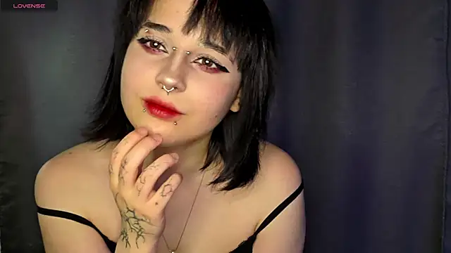 Snapshot of PureSofia chatting on 04.15.26 PureSofia online show from 04.15.26