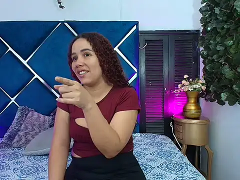 Snapshot of VenuzNaughty chatting on 02.17.26 VenuzNaughty online show from 02.17.26