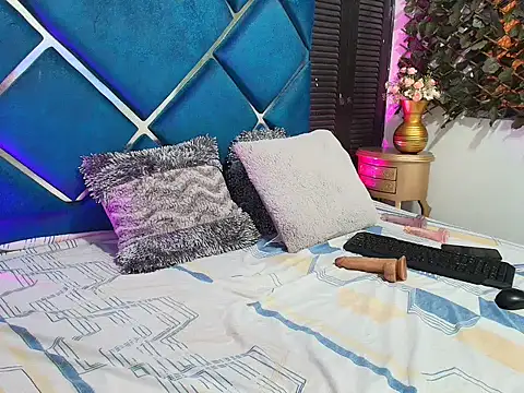 Snapshot of VenuzNaughty chatting on 02.18.26 VenuzNaughty online show from 02.18.26