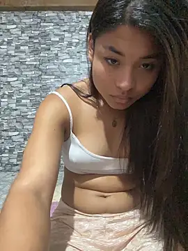 Snapshot of Romie_rous chatting on 05.17.26 Romie rous online show from 05.17.26