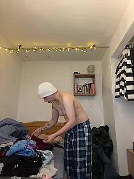 Snapshot of SimonMasseel chatting on 02.14.26 SimonMasseel online show from 02.14.26