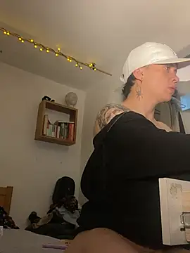 Snapshot of SimonMasseel chatting on 02.21.26 SimonMasseel online show from 02.21.26