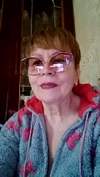 Snapshot of SophieBurns chatting on 04.22.26 SophieBurns online show from 04.22.26