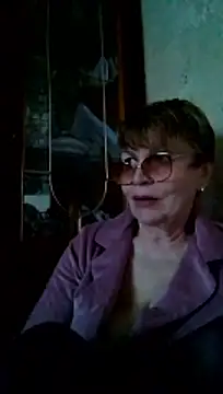 Snapshot of SophieBurns chatting on 05.17.26 SophieBurns online show from 05.17.26
