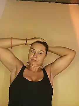 Snapshot of Milf_Luna_ chatting on 04.18.26 Milf Luna online show from 04.18.26
