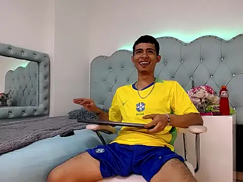 Snapshot of Apolo_Richards chatting on 02.11.26 Apolo Richards online show from 02.11.26