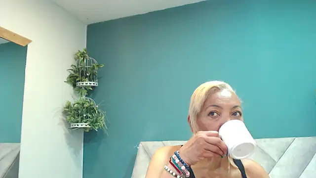 AmelieLux online show from 03.10.26