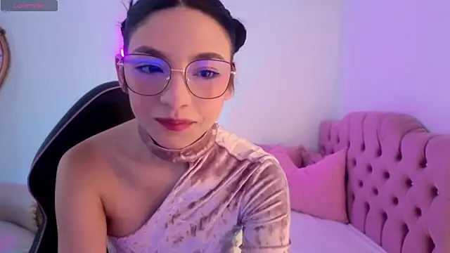 MAHYRA TAY online show from 07.10.26